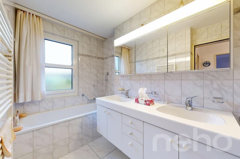 Spacious house with garden, double garage, and 30 km/h zone (9)