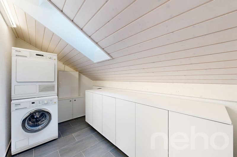 Appartement attique exclusif 5.5 pièces avec terrasse, sauna et beaucoup d'espace (9)