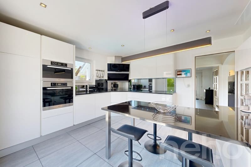 Magnifique villa rénovée avec piscine et intimité absolue (12)