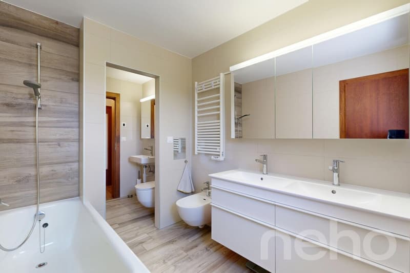 Magnificent individual villa with panoramic views of the lake (11)