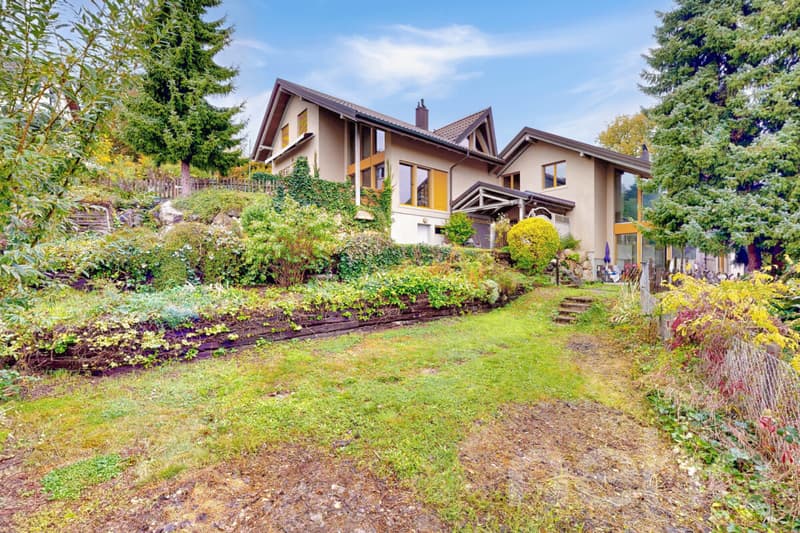 Maison unifamiliale de 7 pièces dans un endroit calme avec jardin et vue panoramique (1)