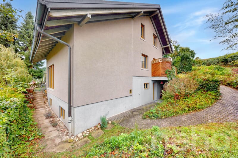 Maison unifamiliale de 7 pièces dans un endroit calme avec jardin et vue panoramique (12)