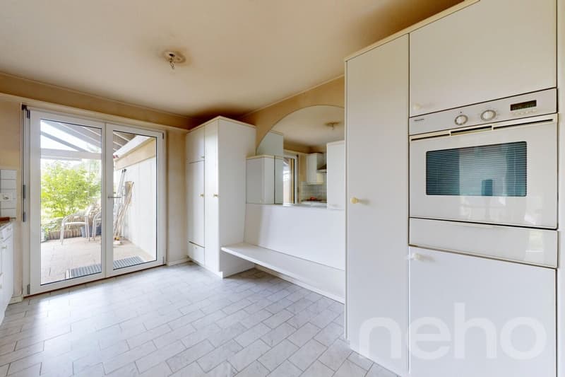 Maison unifamiliale de 7 pièces dans un endroit calme avec jardin et vue panoramique (8)