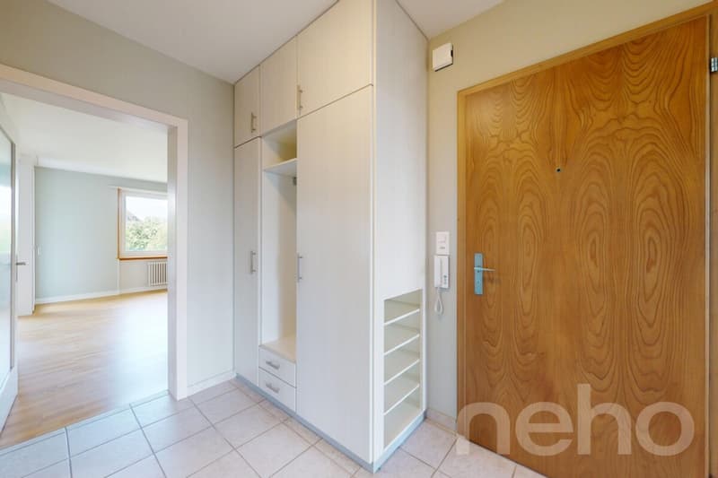 Appartamento di 3,5 locali ristrutturato in modo moderno con vista sul verde a Basilea (9)