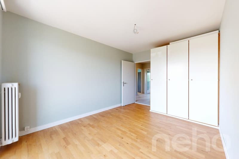 Appartamento di 3,5 locali ristrutturato in modo moderno con vista sul verde a Basilea (11)
