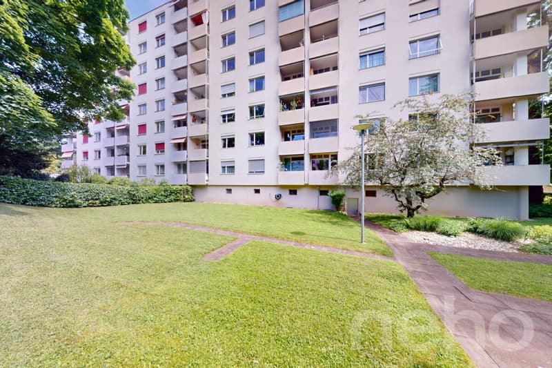 Appartamento di 3,5 locali ristrutturato in modo moderno con vista sul verde a Basilea (4)