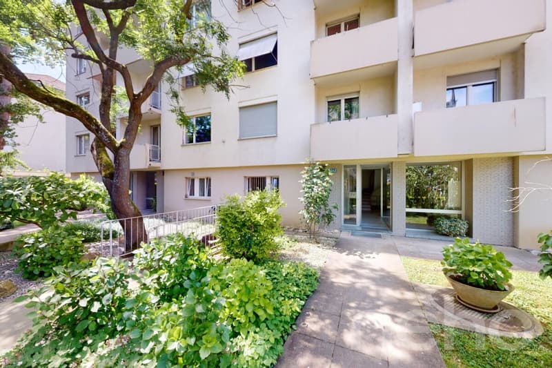 Appartamento di 3,5 locali ristrutturato in modo moderno con vista sul verde a Basilea (5)
