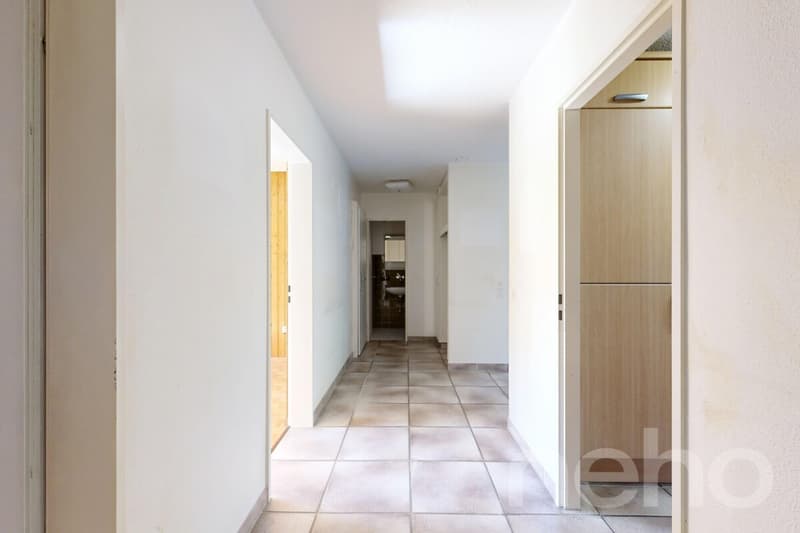 Quietly located 3.5-room apartment with balcony and potential in Höngg (12)