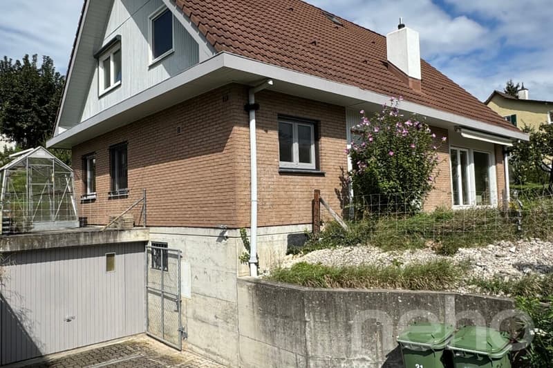 Charmantes Haus mit grossem Grundstück und viel Potenzial (1)