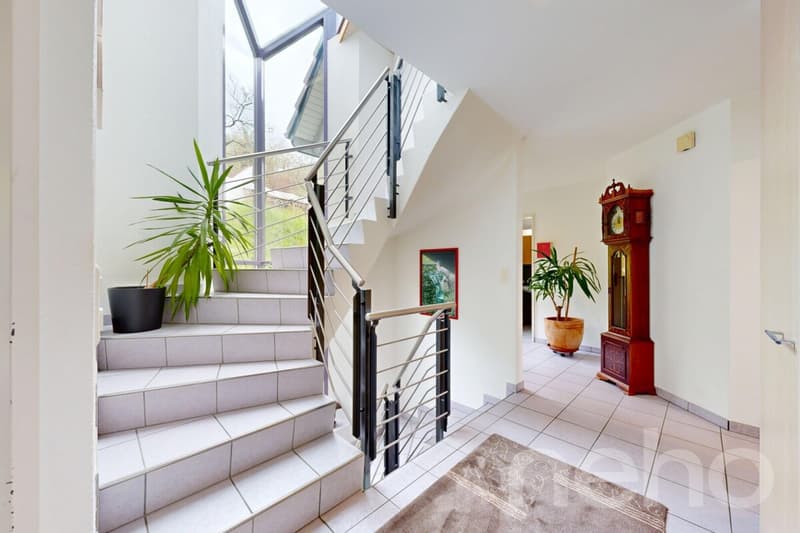 Stylish 6.5-room house in elevated location with far-reaching views (12)