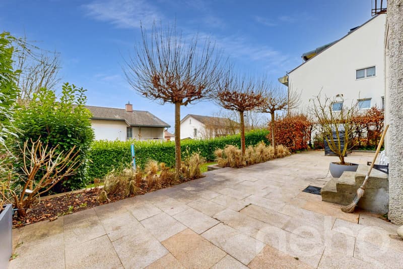 Stylish 9-room house with a view and old-building charm (10)