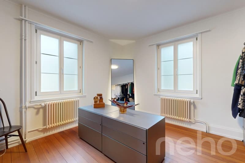 Stylish 9-room house with a view and old-building charm (5)
