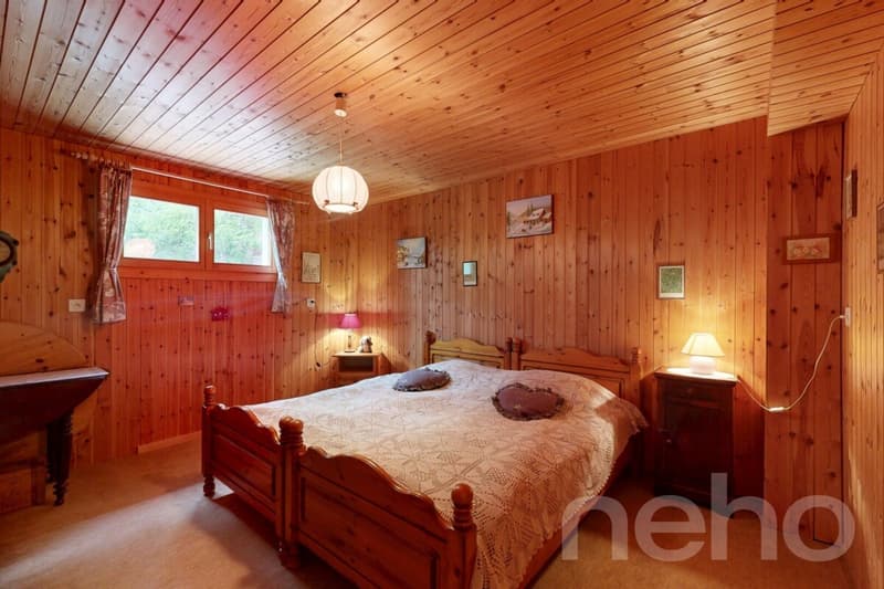 Authentic log cabin on the heights of Grône (12)