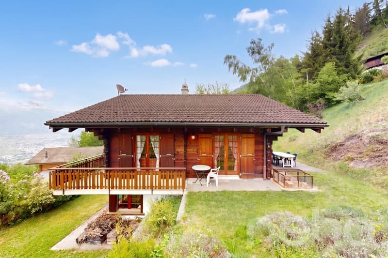 Authentic log cabin on the heights of Grône (3)