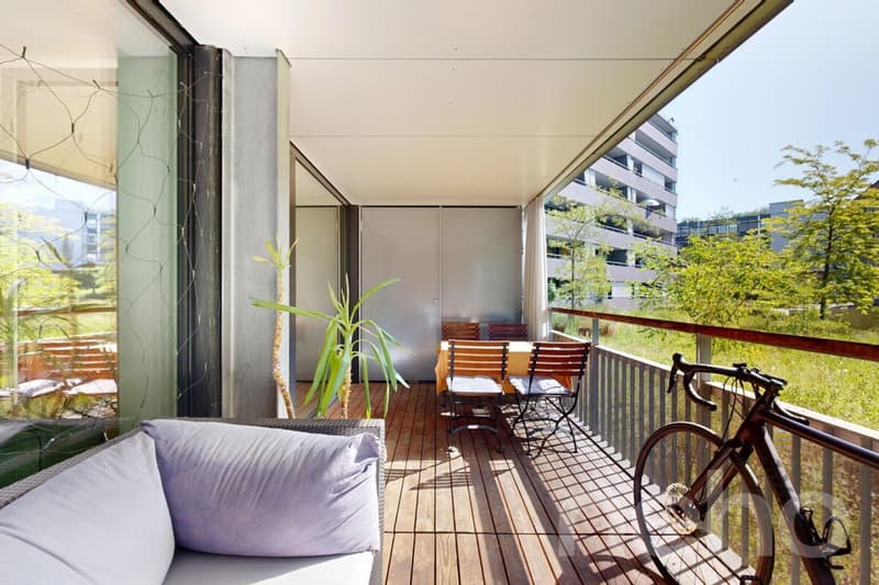 3 minutes to the main station. Spacious maisonette with 2 balconies (12)