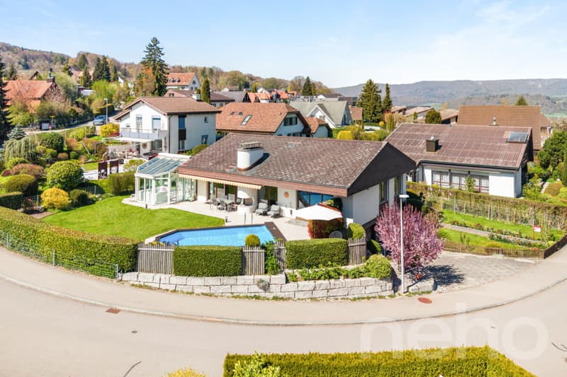 5.5 rooms. Family paradise with pool, large garden and privacy (1)