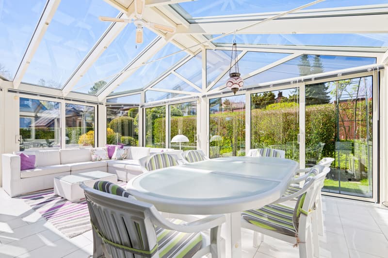 5.5 rooms. Family paradise with pool, large garden and privacy (9)