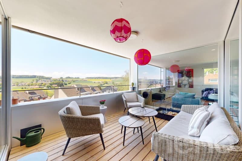 Duplex en attique lumineux avec vue dégagée à deux pas de la gare (1)