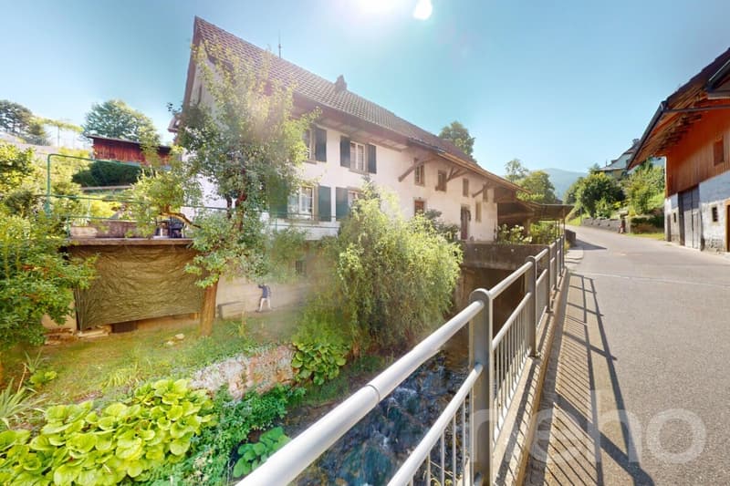 Terrain de projet avec potentiel de développement dans un emplacement central (3)