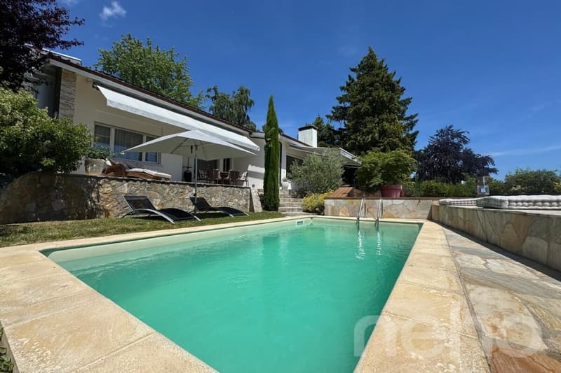 Villa contemporaine d'exception avec piscine et vue lac Neuchâtel (1)