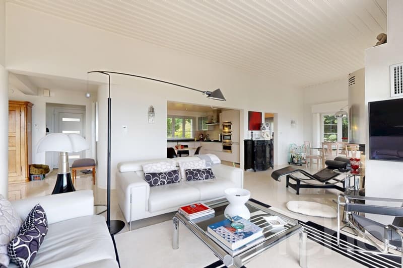 Villa contemporaine d'exception avec piscine et vue lac Neuchâtel (5)
