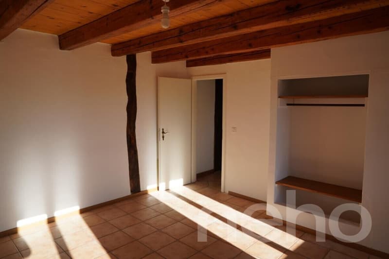 Village house with barn and garden to renovate (9)