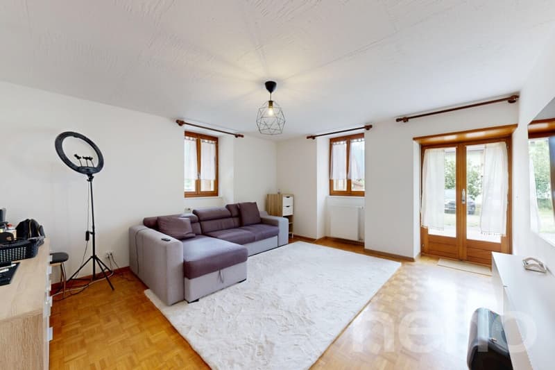 Wohngebäude mit 2 Wohnungen 3.5 + 1 Dachgeschoss 3.5 komplett renoviert. (9)