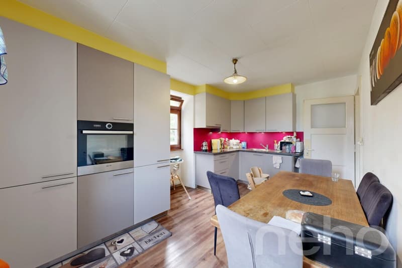 Wohngebäude mit 2 Wohnungen 3.5 + 1 Dachgeschoss 3.5 komplett renoviert. (7)
