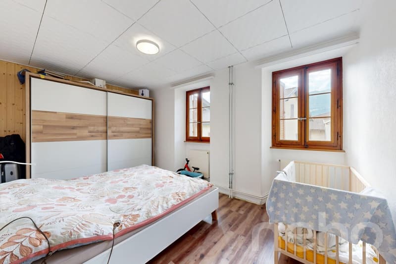 Wohngebäude mit 2 Wohnungen 3.5 + 1 Dachgeschoss 3.5 komplett renoviert. (10)