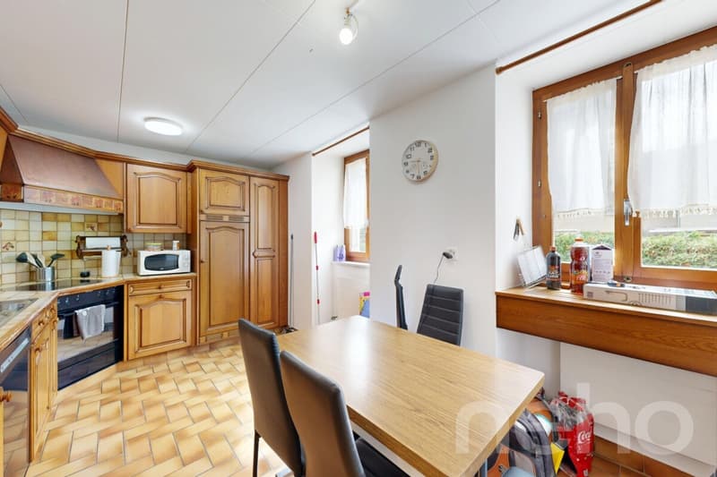 Wohngebäude mit 2 Wohnungen 3.5 + 1 Dachgeschoss 3.5 komplett renoviert. (8)