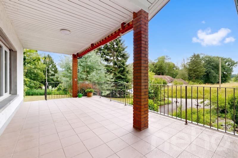 Single-family house with separate studio (3)