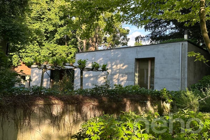 Modern Home with Garden, Garage & Welcoming Ambiance (1)