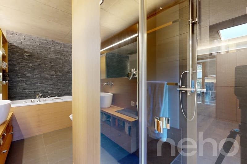 Modern Home with Garden, Garage & Welcoming Ambiance (9)