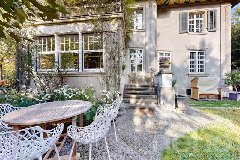 Spacious 6-room apartment with historic charm (in building rights) (11)
