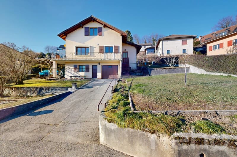 Charming villa with unobstructed views of the Alps and the lake (3)