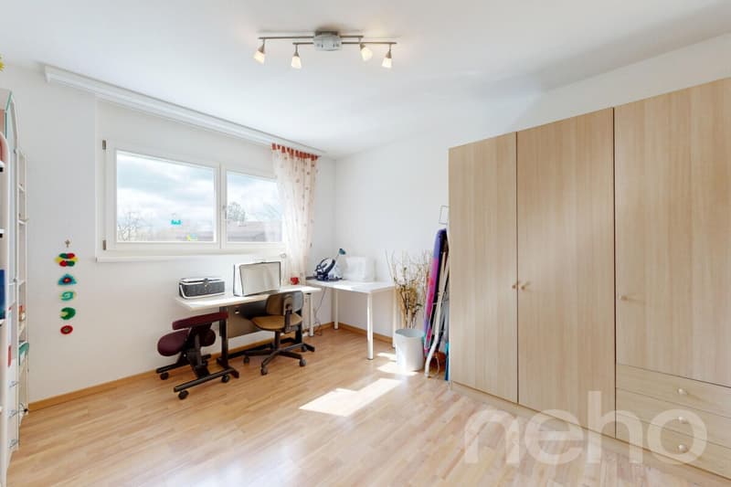 Maison unifamiliale indépendante avec jardin ensoleillé et véranda (9)