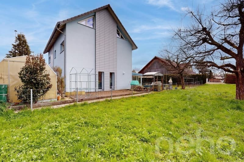 Maison unifamiliale indépendante avec jardin ensoleillé et véranda (12)