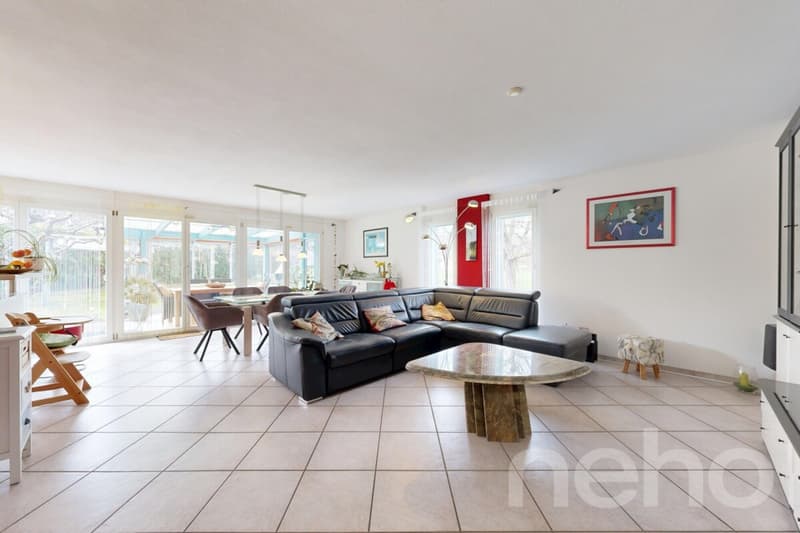 Maison unifamiliale indépendante avec jardin ensoleillé et véranda (7)