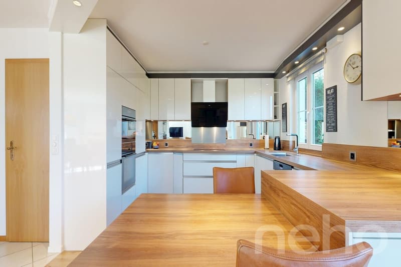 Semi-detached house with large garden and spacious volumes (5)