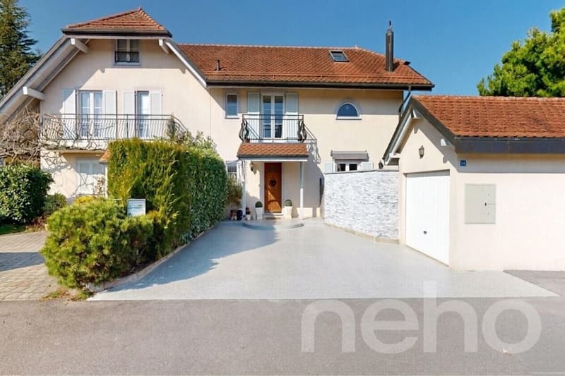 Semi-detached house with large garden and spacious volumes (1)