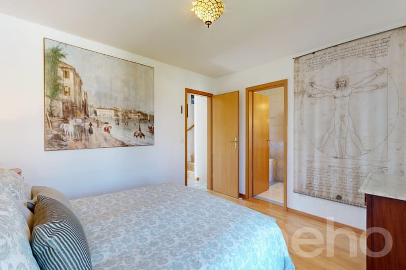 Semi-detached house with large garden and spacious volumes (9)