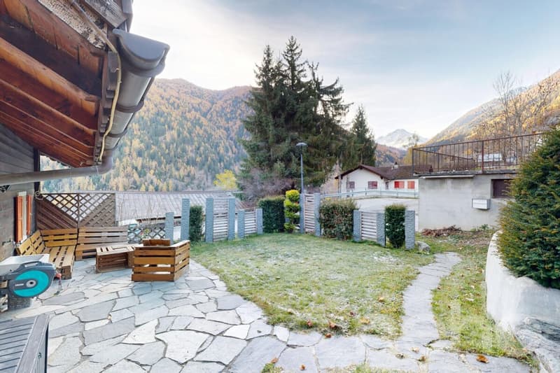 Esclusivo: Chalet su tre livelli con giardino (5)