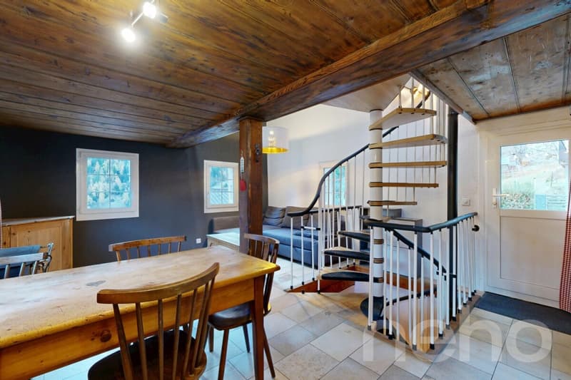 Esclusivo: Chalet su tre livelli con giardino (10)
