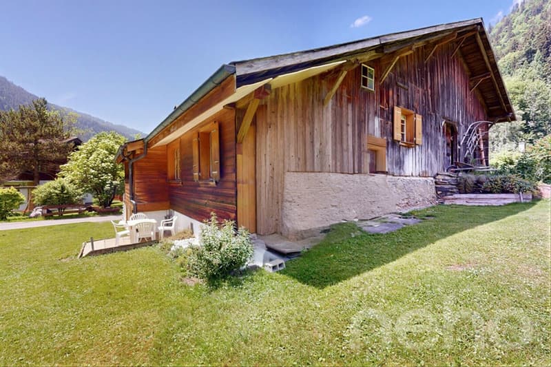 Chalet di carattere: giardino bucolico e potenziale raro (2)