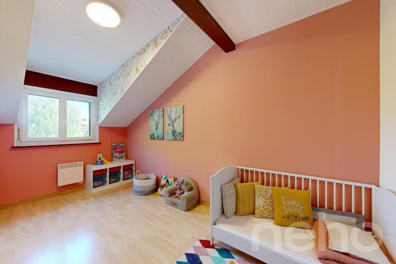Duplex en attique rénové en Terre Sainte aux volumes généreux (12)