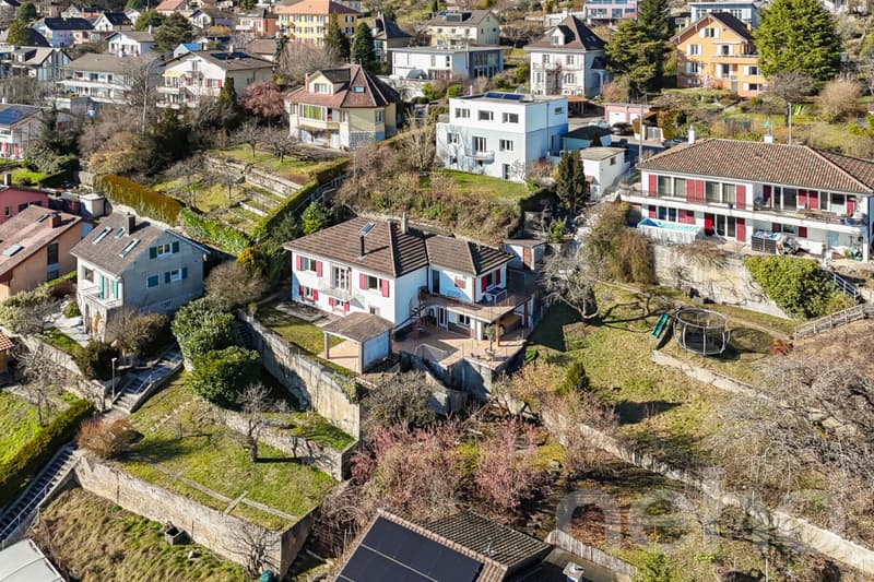 Rare sur le marché: maison individuelle avec vue lac panoramique (2)