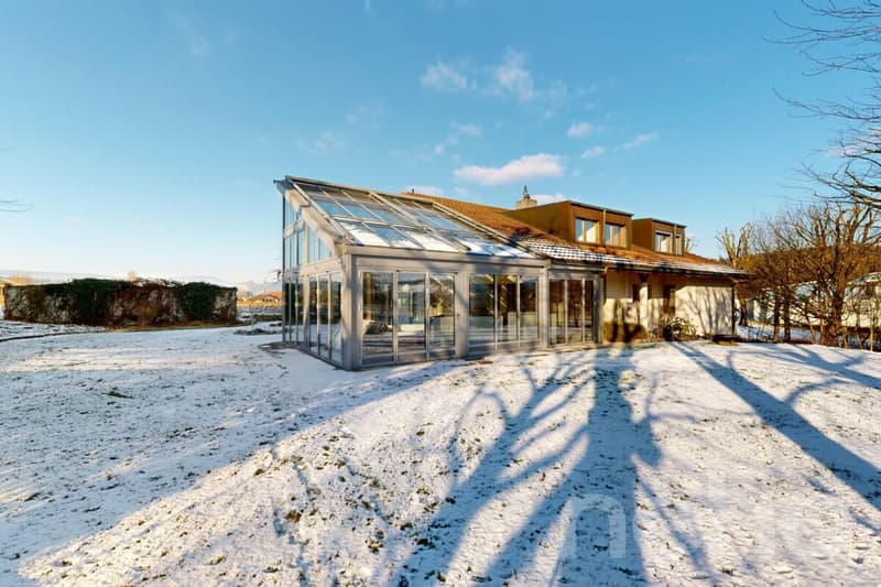 Grande maison unifamiliale avec jardin, serre et grand potentiel (11)
