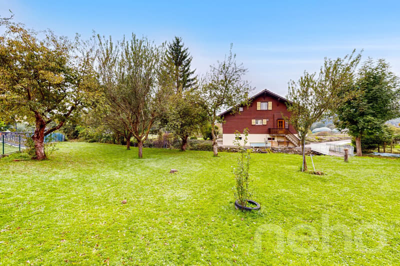 Chalet de caractère sur 1'741 m² avec rivière et potentiel (4)