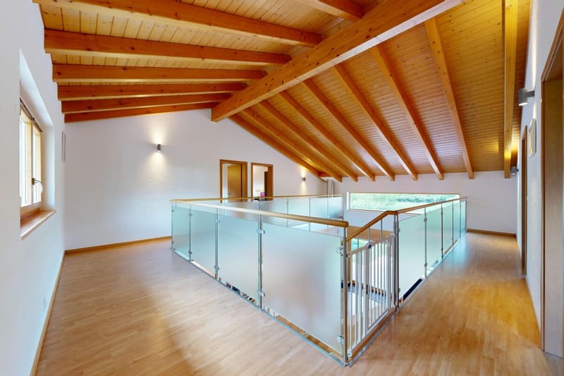 Ampia casa individuale con cucina moderna e vasta terrazza (12)