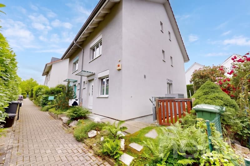 Well-maintained 5-room semi-detached house in a family-friendly location surrounded by greenery (1)
